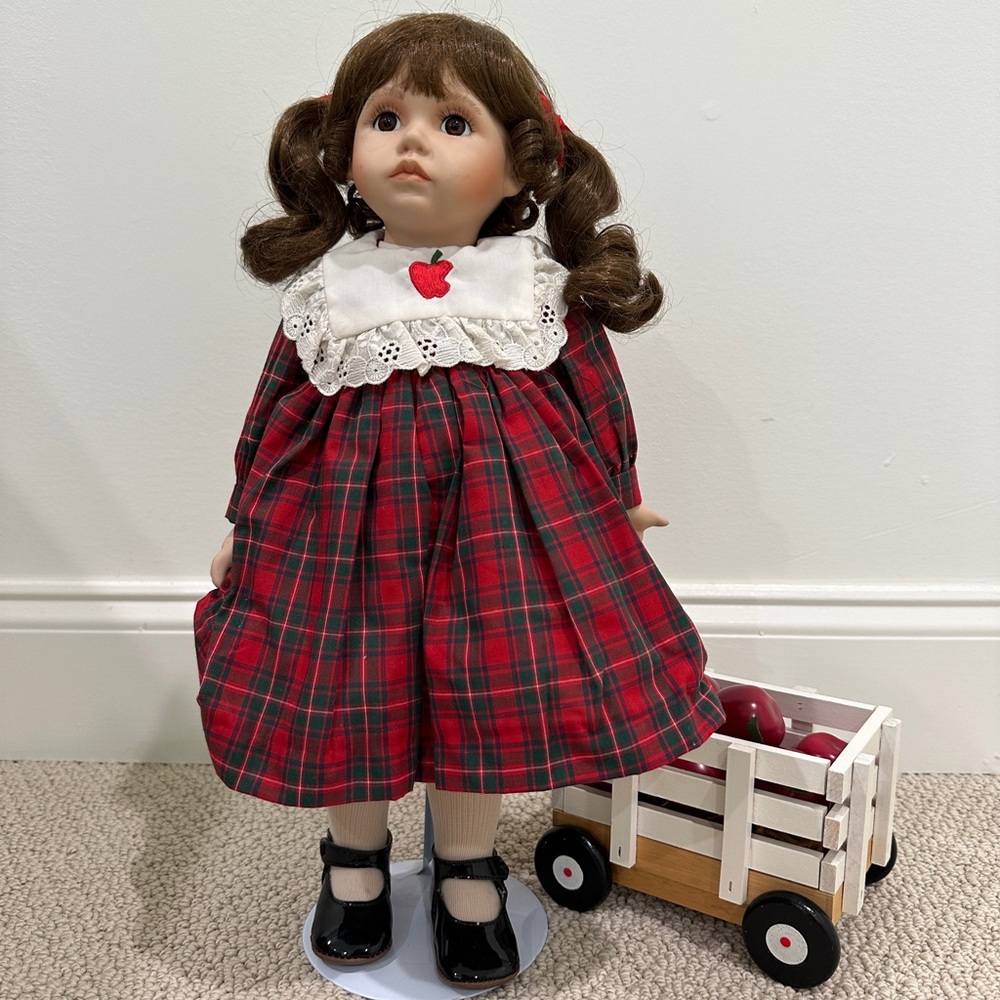 Apple Dumpling Porcelain Doll Georgetown Collection 1993 Artist Ann Timmerman